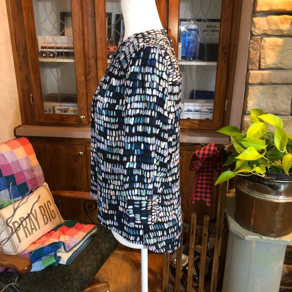 NWT THE LIMITED SIZE SMALL NAVY BLUE MULTICOLORED 3/4 SLEEVE V/NECK BLOUSE - Picture 2 of 4